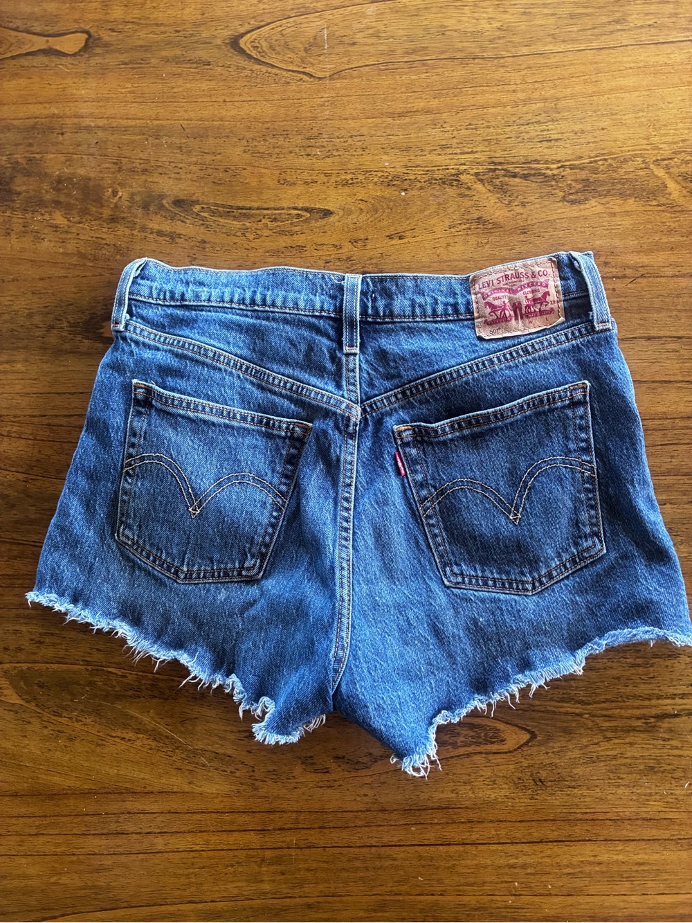 Levi 501 high-Rise Distressed Denim Shorts - Blue size 28 - Picture 3 of 6